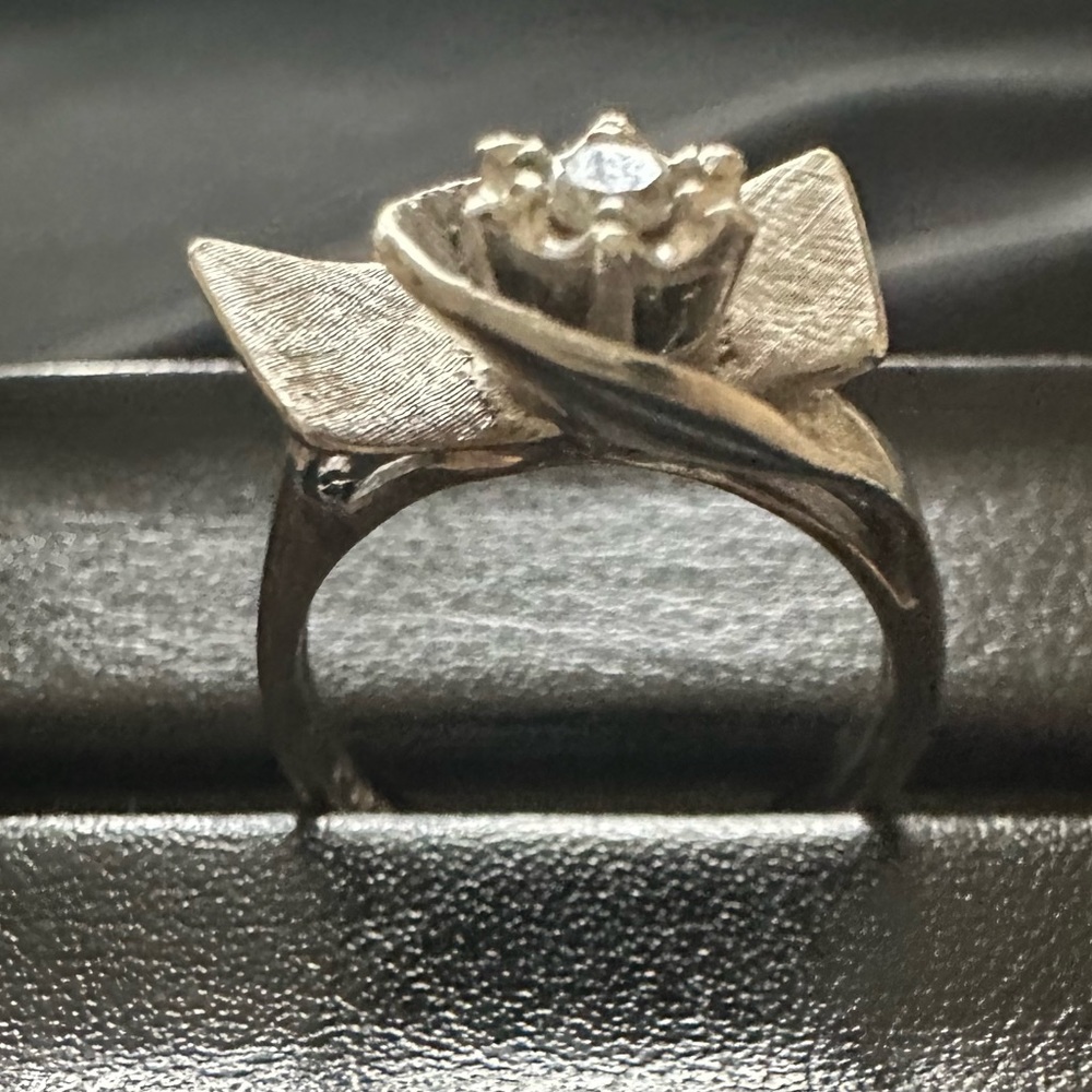 14k White Gold Diamond Ring Size 5 1/2 - Picture 6 of 13